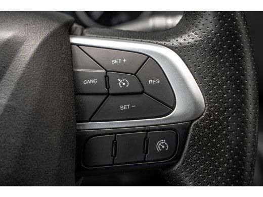 Iveco Daily 35S18 175 PK 3.0 Liter! | Automaat | 3.500 KG trekgewicht | Camera | Cruise | Airco | Trekhaak | ... ActivLease financial lease