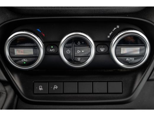 Iveco Daily 35S18 175 PK 3.0 Liter! | Automaat | 3.500 KG trekgewicht | Camera | Cruise | Airco | Trekhaak | ... ActivLease financial lease