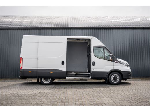 Iveco Daily 35S18 175 PK 3.0 Liter! | Automaat | 3.500 KG trekgewicht | Camera | Cruise | Airco | Trekhaak | ... ActivLease financial lease