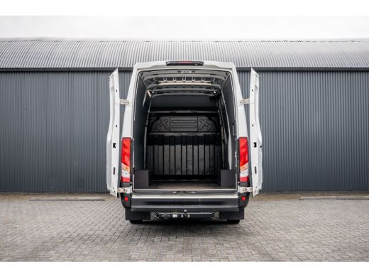 Iveco Daily 35S18 175 PK 3.0 Liter! | Automaat | 3.500 KG trekgewicht | Camera | Cruise | Airco | Trekhaak | ... ActivLease financial lease