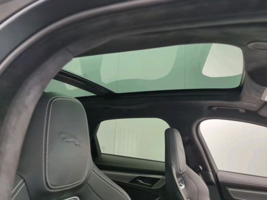 Jaguar F-PACE 2.0 P400e PHEV AWD. R-Dynamic HSE / Panoramadak / Leder-luxe / Pdc.+Camera / Navigatie / Hot-Cold... ActivLease financial lease