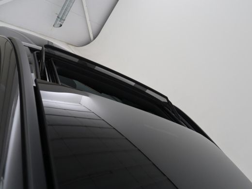 Mercedes-Benz C-Klasse Estate 180 Business Solution AMG | Panoramadak | Trekhaak | Leder/alcantara | Stoelverwarming | V... ActivLease financial lease