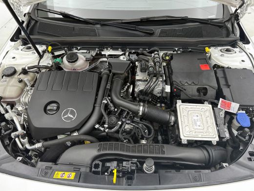Mercedes-Benz CLA Shooting Brake 250 e AMG Line WIDE-SCREEN | CAMERA | STOELVERWARMING ActivLease financial lease
