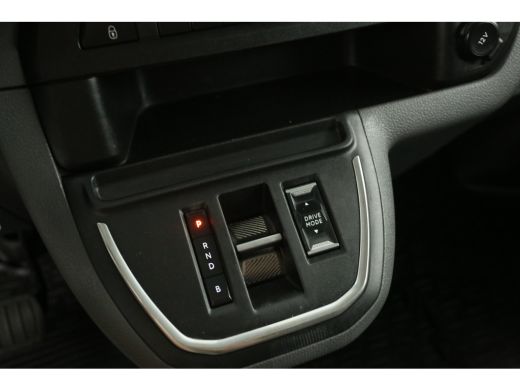 Opel Vivaro-e 75 kWh L2H1 | Snelladen | SOH 88% | Airco | 3 Zits | Carplay | Cruise | Parkeersens. ActivLease financial lease