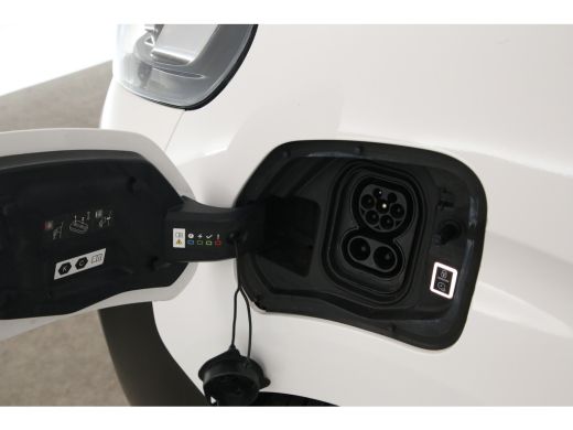 Opel Vivaro-e 75 kWh L2H1 | Snelladen | SOH 88% | Airco | 3 Zits | Carplay | Cruise | Parkeersens. ActivLease financial lease