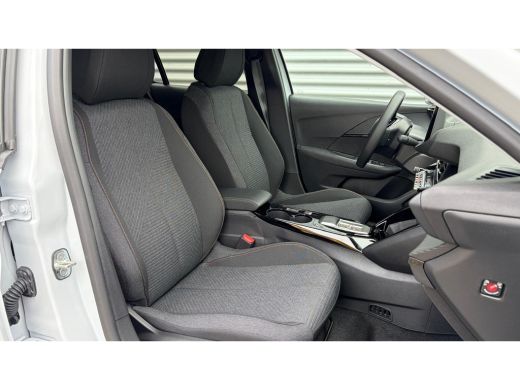 Peugeot e-208 Business | Elektrische parkeerrem | Elektrische parkeerrem | Extra getinte achterste zijruiten en... ActivLease financial lease