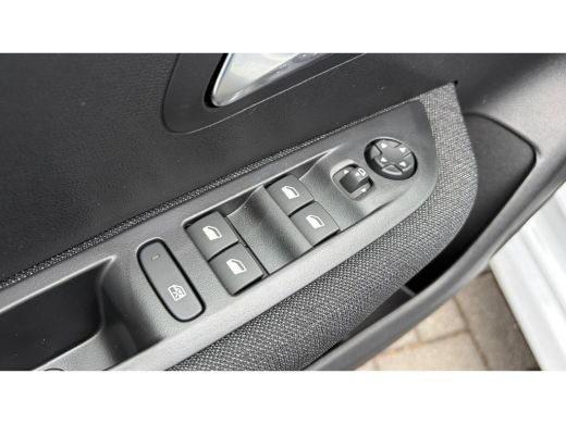 Peugeot e-208 Business | Elektrische parkeerrem | Elektrische parkeerrem | Extra getinte achterste zijruiten en... ActivLease financial lease