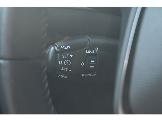 Peugeot e-208 EV Allure 50 kWh 100%SOH! | Navigatie By App | Climate Control | Parkeersensoren | Cruise Control... ActivLease financial lease