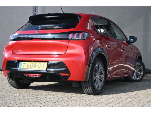 Peugeot e-208 EV Allure 50 kWh 100%SOH! | Navigatie By App | Climate Control | Parkeersensoren | Cruise Control... ActivLease financial lease