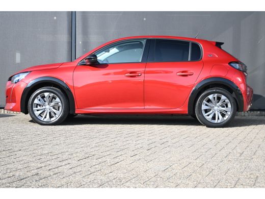Peugeot e-208 EV Allure 50 kWh 100%SOH! | Navigatie By App | Climate Control | Parkeersensoren | Cruise Control... ActivLease financial lease