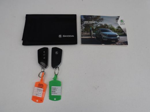 Skoda Enyaq iV | SOH 92.7% | Leder/alcantara | Stuur verwarming | Camera | Park assist | Cruise control | Carpla... ActivLease financial lease