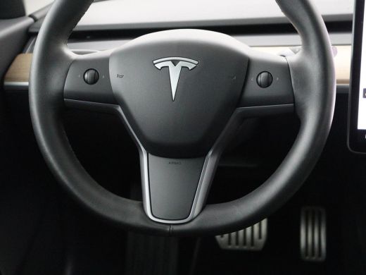 Tesla Model 3 | Traffic-Aware Cruise control | Leder | Lichtmetaal 20'' | Achterbank verwarming | Park assist |... ActivLease financial lease