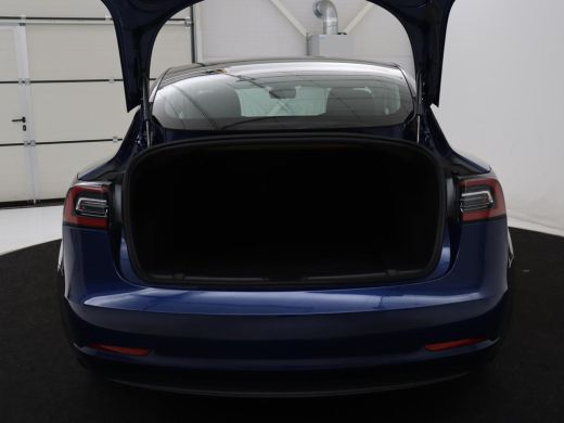 Tesla Model 3 | Traffic-Aware Cruise control | Leder | Lichtmetaal 20'' | Achterbank verwarming | Park assist |... ActivLease financial lease
