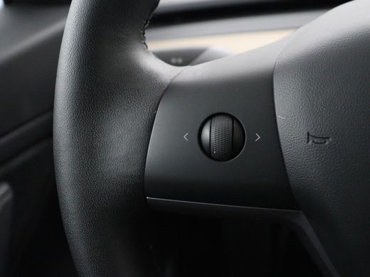Tesla Model 3 | Traffic-Aware Cruise control | Leder | Lichtmetaal 20'' | Achterbank verwarming | Park assist |... ActivLease financial lease
