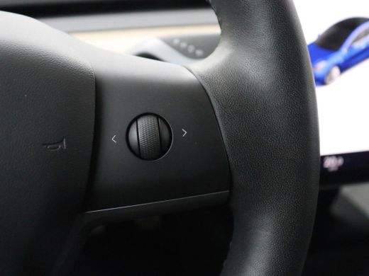 Tesla Model 3 | Traffic-Aware Cruise control | Leder | Lichtmetaal 20'' | Achterbank verwarming | Park assist |... ActivLease financial lease