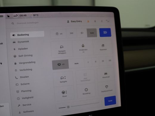 Tesla Model 3 | Traffic-Aware Cruise control | Leder | Lichtmetaal 20'' | Achterbank verwarming | Park assist |... ActivLease financial lease
