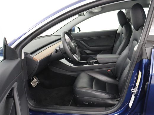 Tesla Model 3 | Traffic-Aware Cruise control | Leder | Lichtmetaal 20'' | Achterbank verwarming | Park assist |... ActivLease financial lease