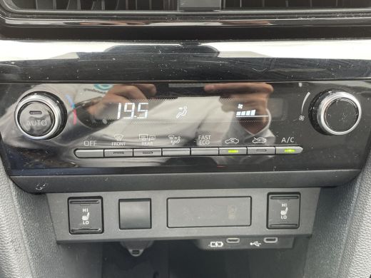 Toyota Yaris Cross 1.5 Hybrid 115 Dynamic **DODEHOEK DETECTIE/ STOEL EN STUURVERWARMING/ KEYLESS** ActivLease financial lease
