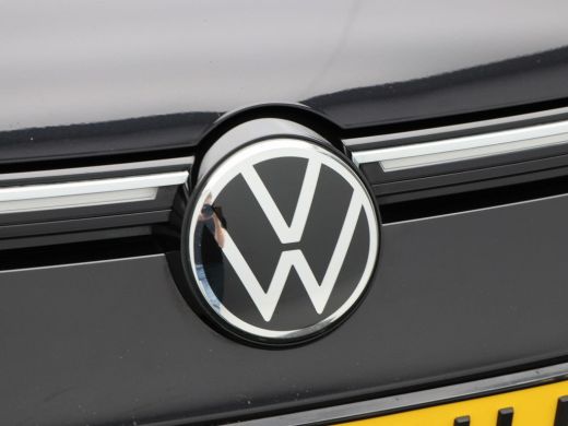 Volkswagen Golf 1.5 eTSi 150 Pk Automaat R-Line Business | Stoel/Stuur verwarming | Trekhaak | Camera | Adaptive ... ActivLease financial lease