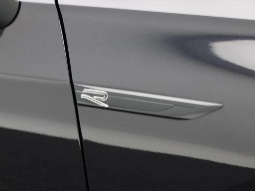 Volkswagen Golf 1.5 eTSi 150 Pk Automaat R-Line Business | Stoel/Stuur verwarming | Trekhaak | Camera | Adaptive ... ActivLease financial lease