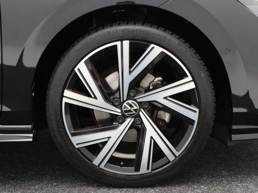 Volkswagen Golf 1.5 eTSi 150 Pk Automaat R-Line Business | Stoel/Stuur verwarming | Trekhaak | Camera | Adaptive ... ActivLease financial lease