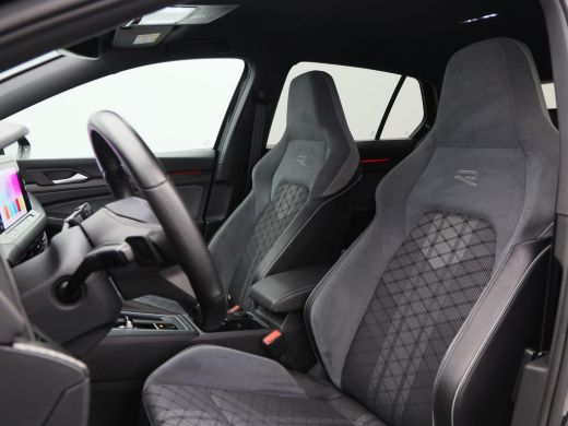 Volkswagen Golf 1.5 eTSi 150 Pk Automaat R-Line Business | Stoel/Stuur verwarming | Trekhaak | Camera | Adaptive ... ActivLease financial lease