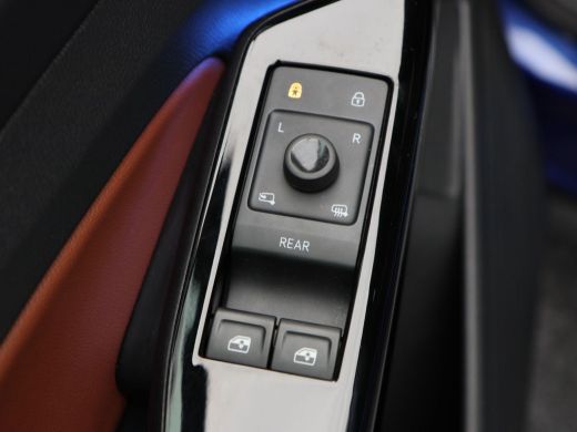 Volkswagen ID.4 Pro Performance 77 kWh 204 Pk | Stoel/Stuurverwarming | Adaptive cruise | Camera | CarPlay | 54.3... ActivLease financial lease