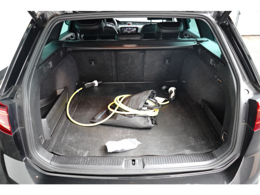 Volkswagen Passat Variant 1.4 eHybrid 218 pk GTE 6-DSG | Wegklapbare Trekhaak | Apple Carplay | Achteruitrijcamera | ActivLease financial lease
