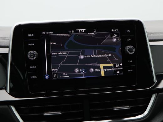 Volkswagen T-Roc 1.5 TSi 150 Pk Automaat R-Line | Stoel/Stuurverwarming | Adaptive Cruise | Camera | CarPlay | 18 ... ActivLease financial lease