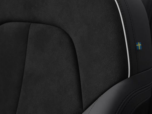Volvo  EC40 Single Motor Ext. Range Ultra Black Edition. Europa 82 kWh | Achterbank verwarmd | Apple Carplay/... ActivLease financial lease