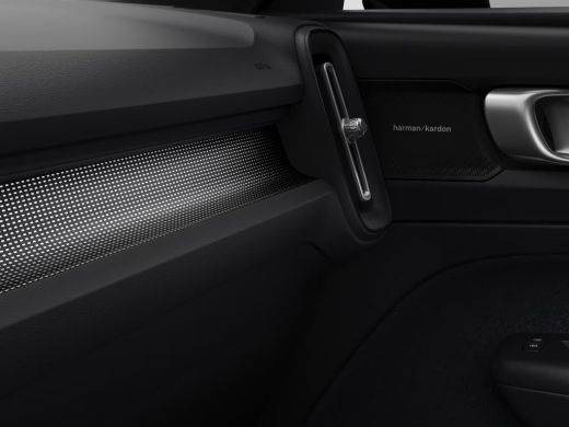Volvo  EC40 Single Motor Ext. Range Ultra Black Edition. Europa 82 kWh | Achterbank verwarmd | Apple Carplay/... ActivLease financial lease