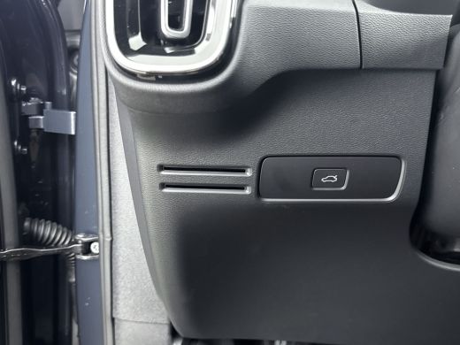 Volvo  EC40 Single Motor Ext. Range Ultra Black Edition. Europa 82 kWh | Achterbank verwarmd | Apple Carplay/... ActivLease financial lease
