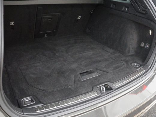 Volvo  V60 2.0 B3 R-Design | Panoramadak | Trekhaak | Leder | Memory | Stuur/stoel verwarming | Harman/Kardo... ActivLease financial lease