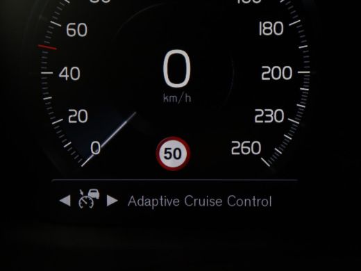 Volvo  V60 2.0 B3 R-Design | Panoramadak | Trekhaak | Leder | Memory | Stuur/stoel verwarming | Harman/Kardo... ActivLease financial lease