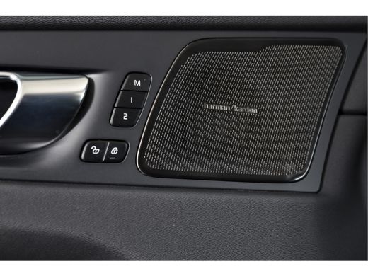 Volvo  XC60 2.0 T6 Plug-in hybrid AWD Ultra Black Edition | S/K-Panodak | Elek. Trekhaak | Alarmklasse 3 | Di... ActivLease financial lease