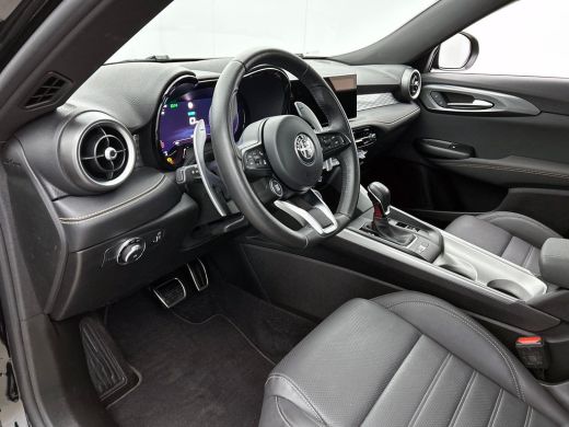 Alfa Romeo Tonale 1.5T 160PK Hybrid Veloce PANORAMADAK | LEER | CAMERA | 20"LM ActivLease financial lease