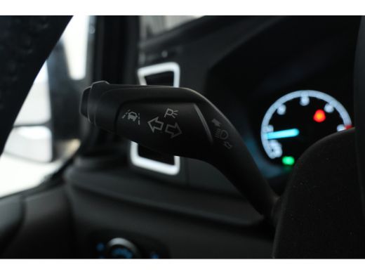 Ford Transit Custom 320 2.0 TDCI L2H1 Limited DC 170Pk, 5 Pers. Leer, 2x schuifdeur ActivLease financial lease