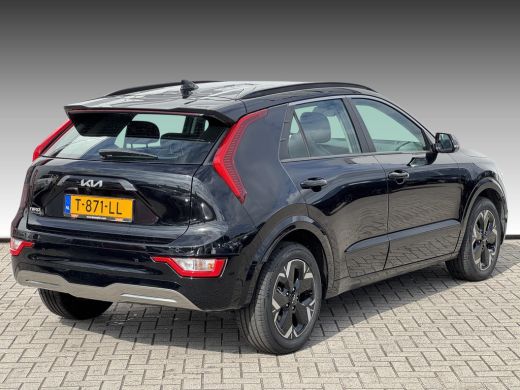 Kia Niro EV DynamicLine 64.8 kWh NL-AUTO | 1/2 LEDER | NIEUW MODEL | CAMERA | SOH 100% ActivLease financial lease
