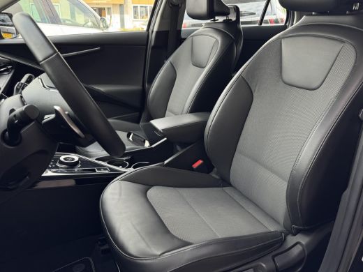 Kia Niro EV DynamicLine 64.8 kWh NL-AUTO | 1/2 LEDER | NIEUW MODEL | CAMERA | SOH 100% ActivLease financial lease