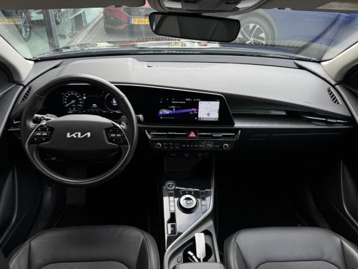 Kia Niro EV DynamicLine 64.8 kWh NL-AUTO | 1/2 LEDER | NIEUW MODEL | CAMERA | SOH 100% ActivLease financial lease