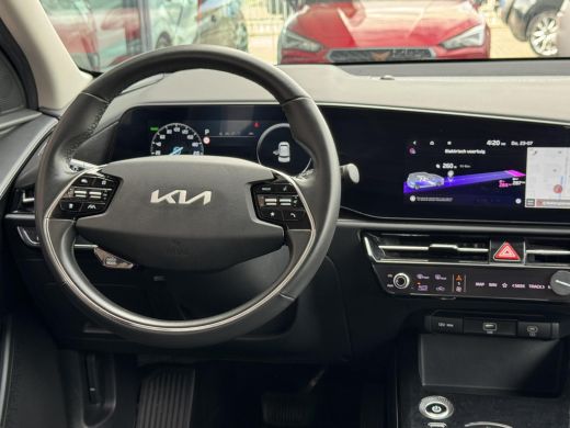 Kia Niro EV DynamicLine 64.8 kWh NL-AUTO | 1/2 LEDER | NIEUW MODEL | CAMERA | SOH 100% ActivLease financial lease
