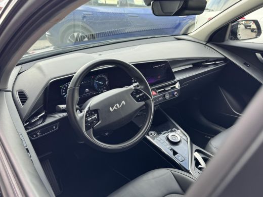 Kia Niro EV DynamicLine 64.8 kWh NL-AUTO | 1/2 LEDER | NIEUW MODEL | CAMERA | SOH 100% ActivLease financial lease