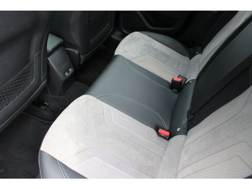 Peugeot 208 1.2 PureTech GT Pack | Navigatie | Camera | Panoramadak | Stoelverwarming | Black Pack | Alcantar... ActivLease financial lease