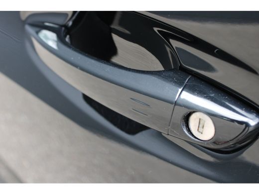 Peugeot 208 1.2 PureTech GT Pack | Navigatie | Camera | Panoramadak | Stoelverwarming | Black Pack | Alcantar... ActivLease financial lease