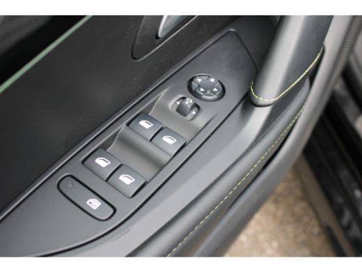 Peugeot 208 1.2 PureTech GT Pack | Navigatie | Camera | Panoramadak | Stoelverwarming | Black Pack | Alcantar... ActivLease financial lease