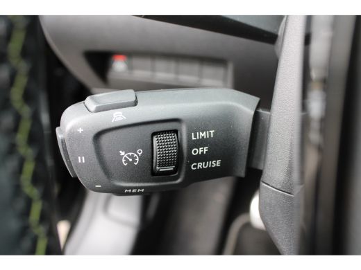 Peugeot 208 1.2 PureTech GT Pack | Navigatie | Camera | Panoramadak | Stoelverwarming | Black Pack | Alcantar... ActivLease financial lease