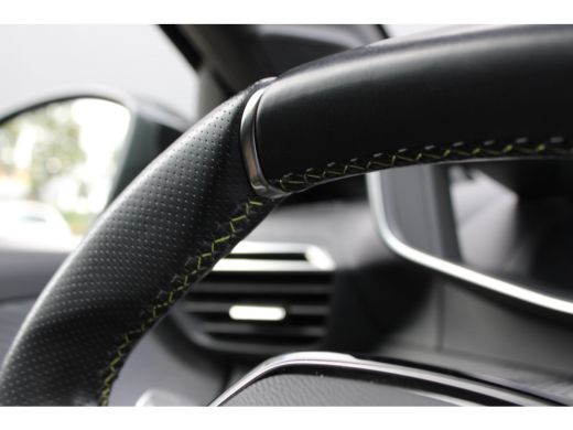 Peugeot 208 1.2 PureTech GT Pack | Navigatie | Camera | Panoramadak | Stoelverwarming | Black Pack | Alcantar... ActivLease financial lease