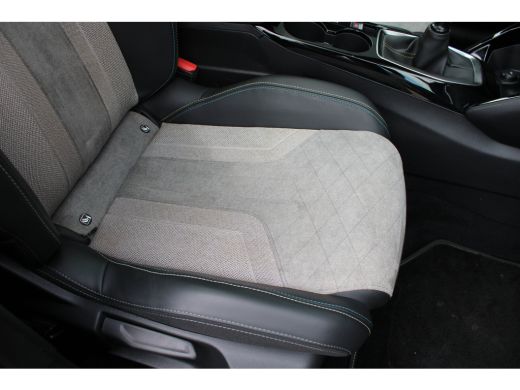 Peugeot 208 1.2 PureTech GT Pack | Navigatie | Camera | Panoramadak | Stoelverwarming | Black Pack | Alcantar... ActivLease financial lease