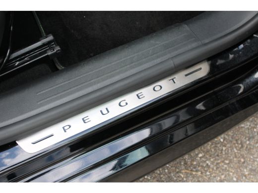 Peugeot 208 1.2 PureTech GT Pack | Navigatie | Camera | Panoramadak | Stoelverwarming | Black Pack | Alcantar... ActivLease financial lease