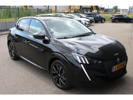 Peugeot 208 1.2 PureTech GT Pack | Navigatie | Camera | Panoramadak | Stoelverwarming | Black Pack | Alcantar... ActivLease financial lease